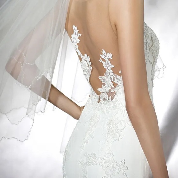 ✨Pronovias Wedding Dress • Atelier 2016 Collection ✨ - Picture 5 of 16